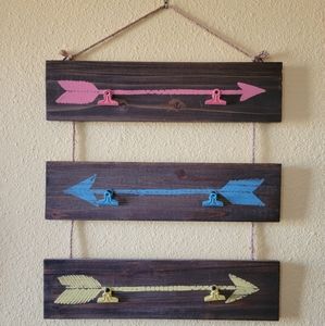 Decorative Arrow Wall Art w/ Clips for Photos